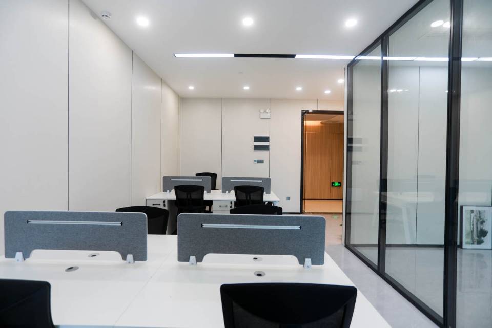 环球金融中心T2栋1408号 128平2+8工位