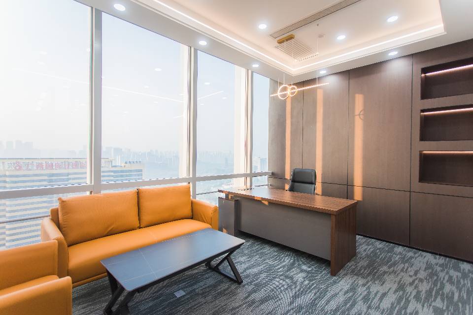 五洲交通大厦2002号  215平