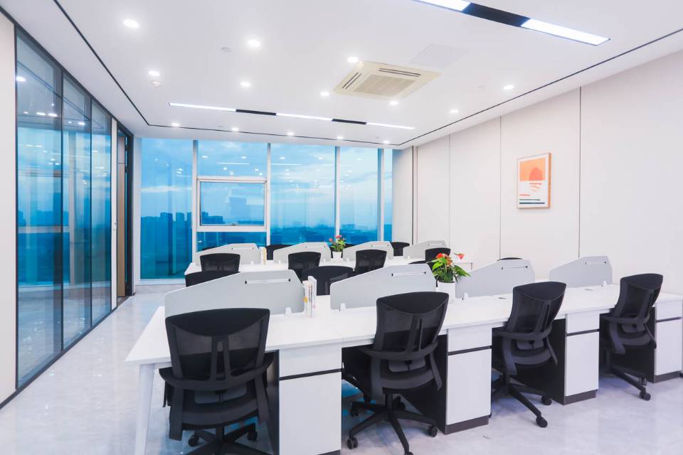 阳光金融大厦2205号216平