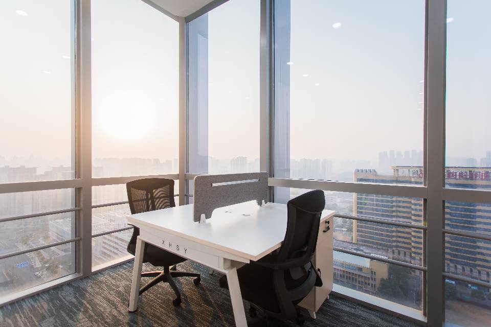 五洲交通大厦2002号  215平