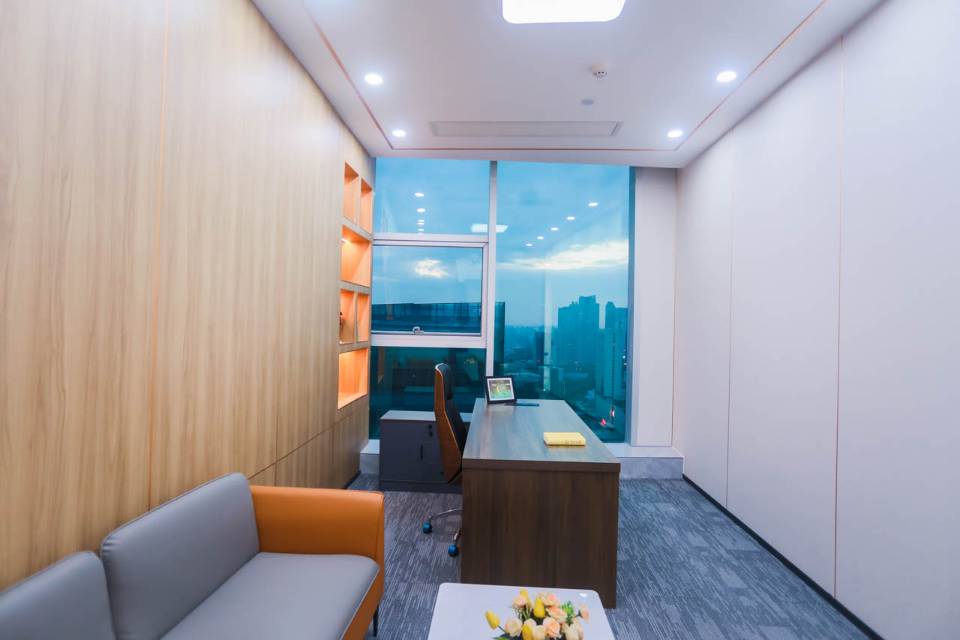 阳光金融大厦2205号216平