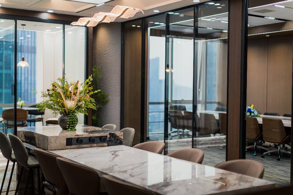 五洲交通大厦2002号  215平