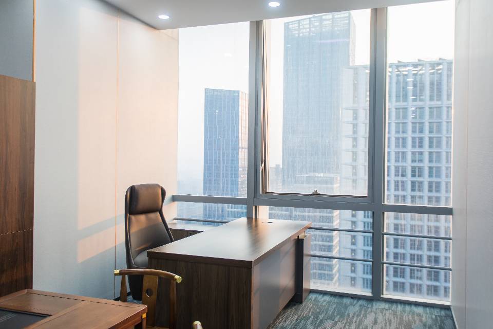 五洲交通大厦2015号  142平