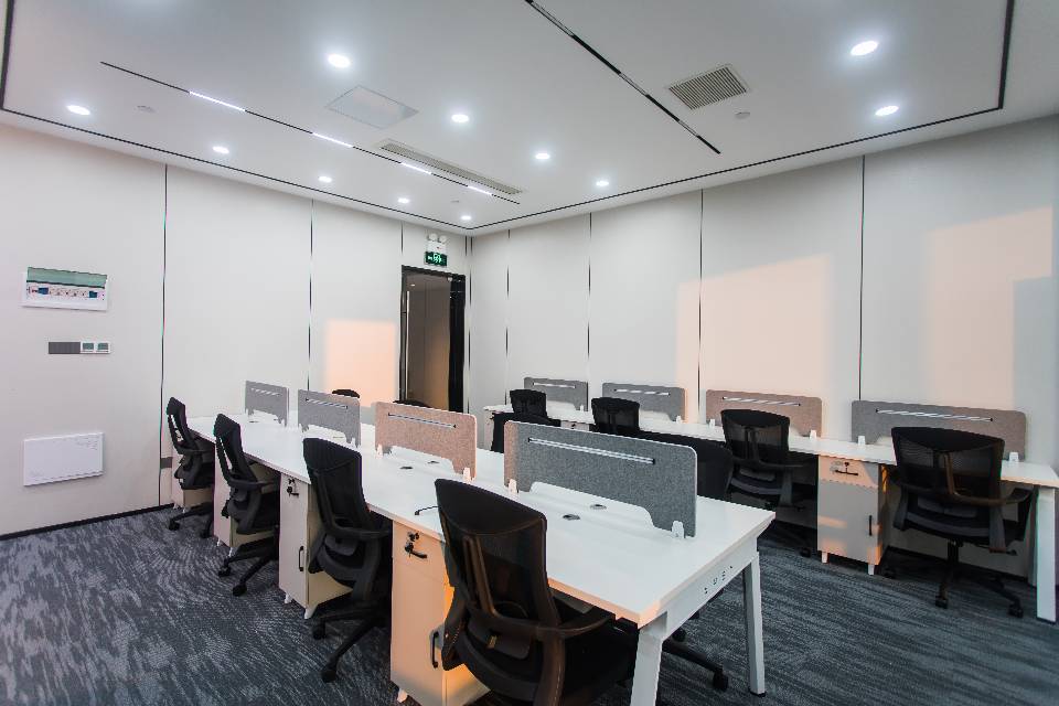 五洲交通大厦2015号  142平