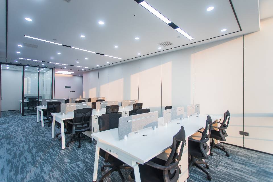 五洲交通大厦2102号  226.18平