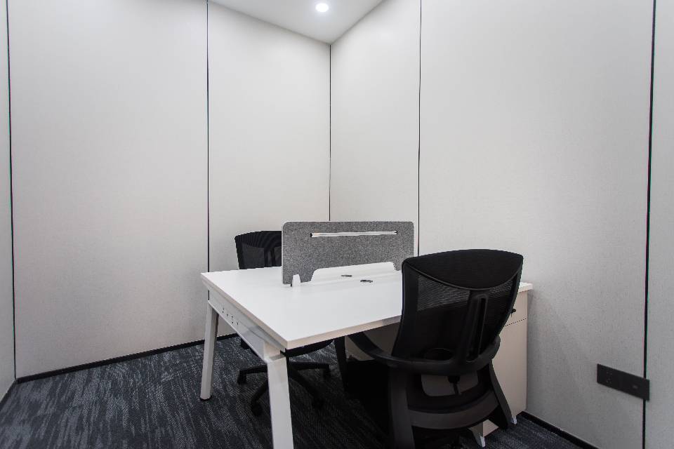 五洲交通大厦2102号  226.18平