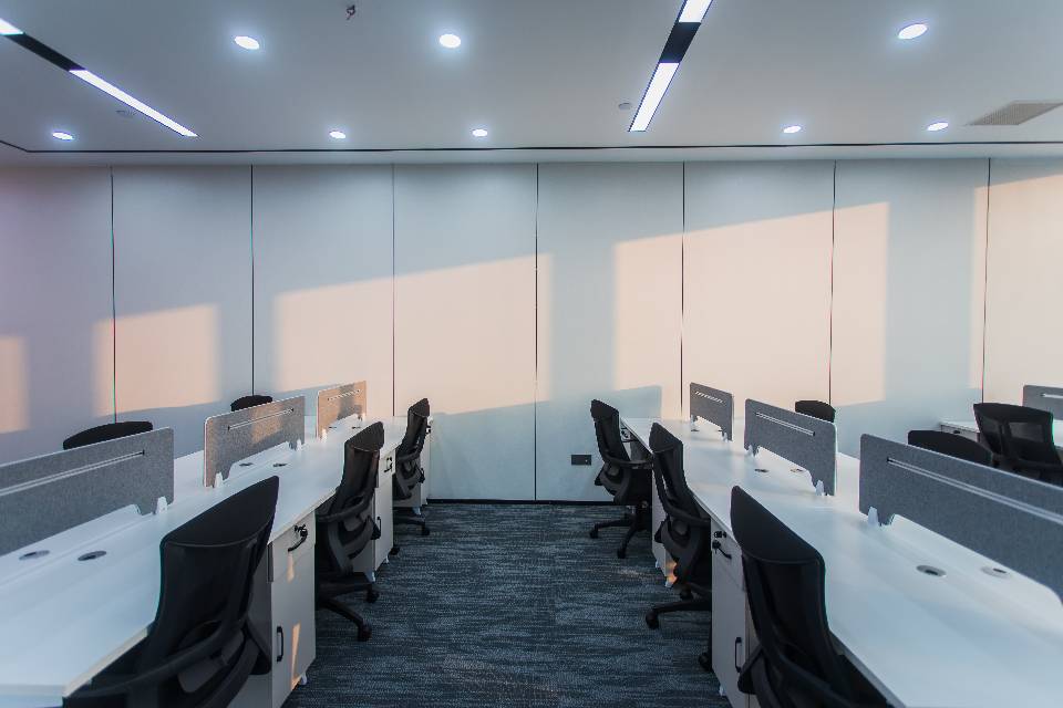 五洲交通大厦2102号  226.18平