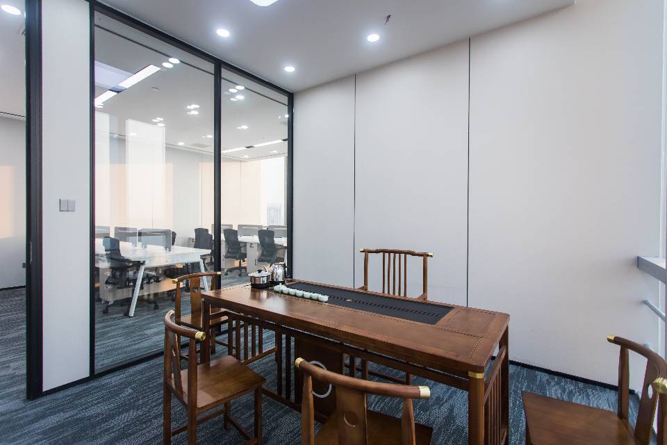 五洲交通大厦2102号  226.18平