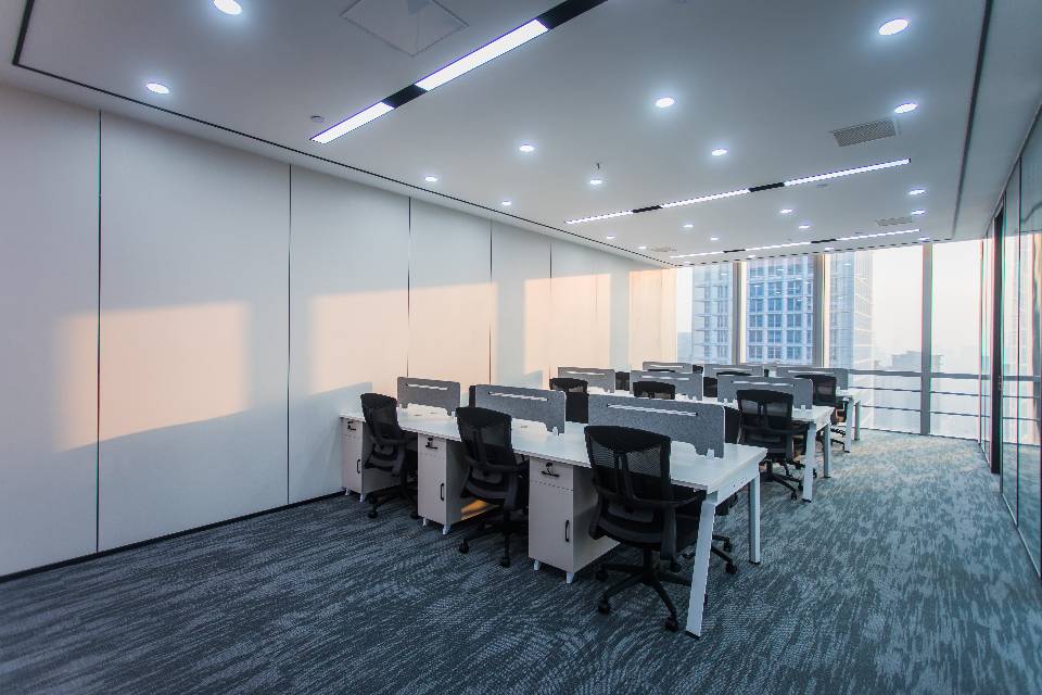 五洲交通大厦2102号  226.18平