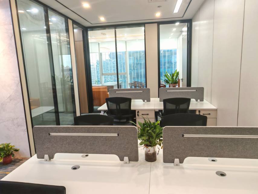 南宁环球金融中心126平2隔间加8工位