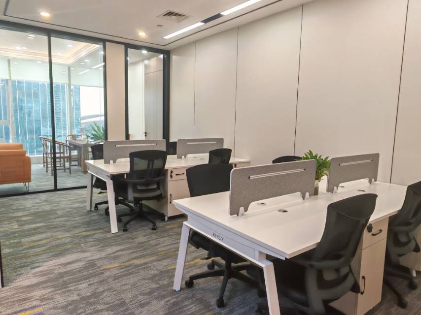 南宁环球金融中心126平2隔间加8工位