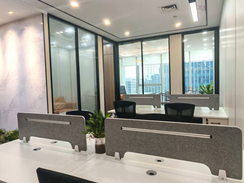 南宁环球金融中心126平2隔间加8工位