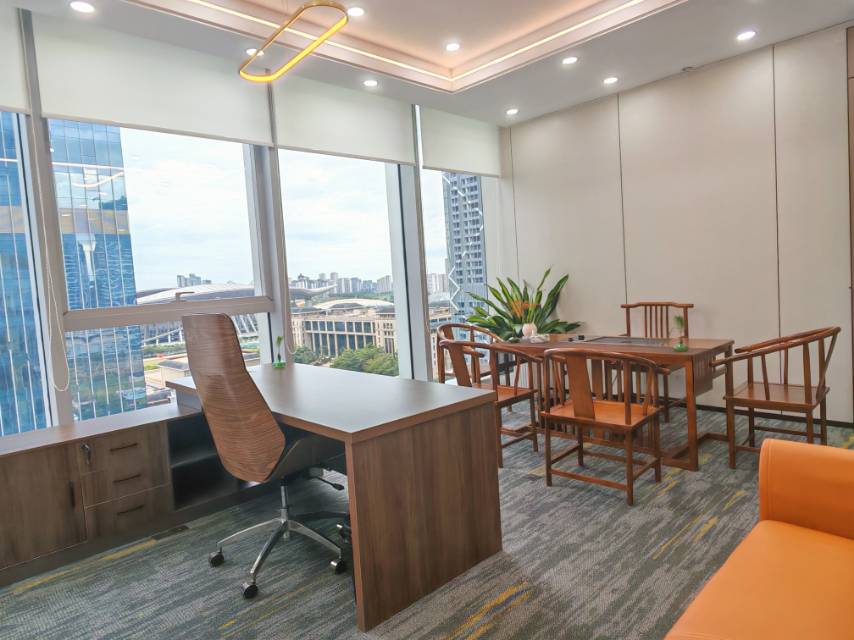 南宁环球金融中心126平2隔间加8工位