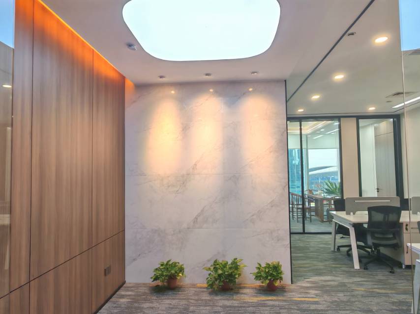 南宁环球金融中心126平2隔间加8工位