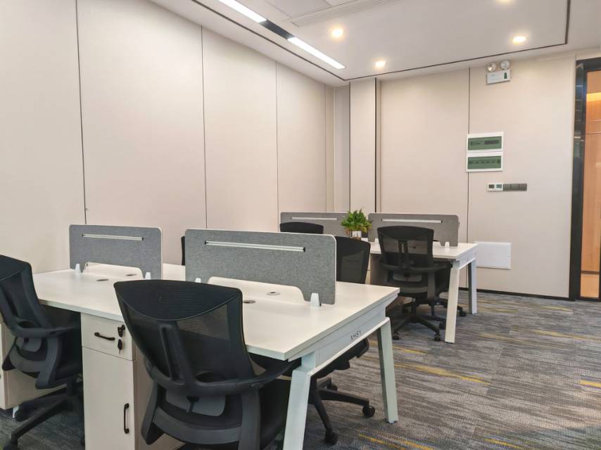 南宁环球金融中心126平2隔间加8工位