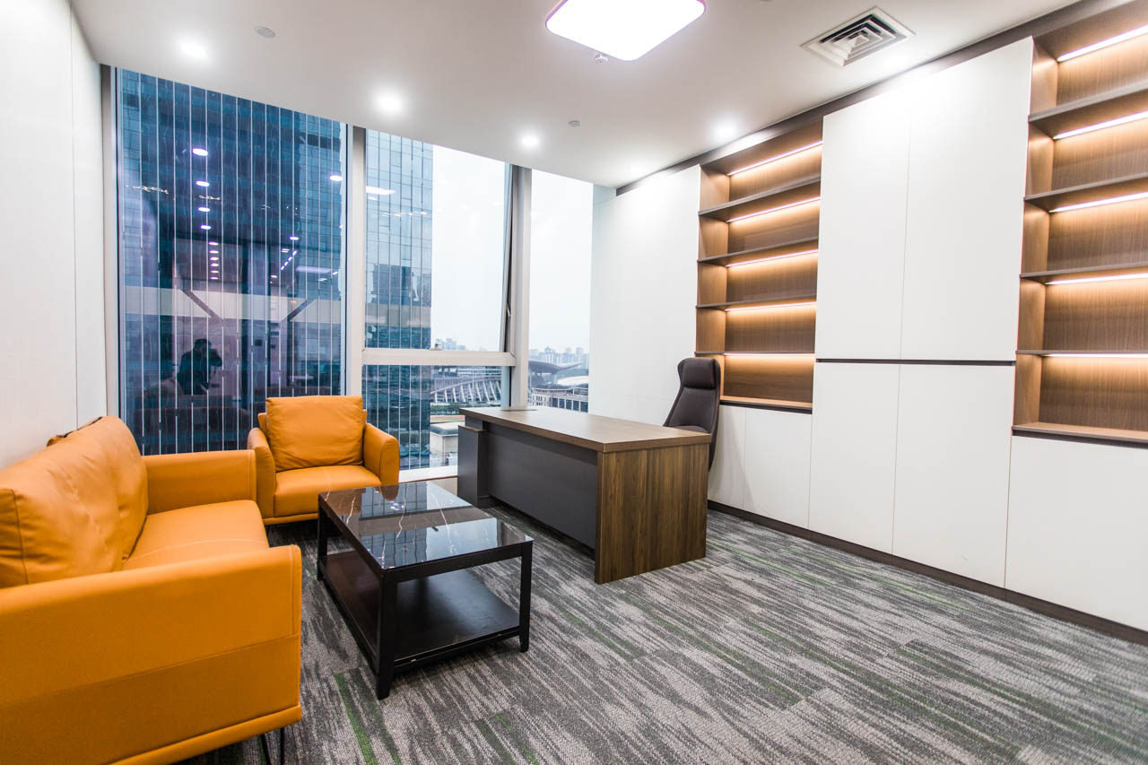 南宁环球金融中心99平1+8工位