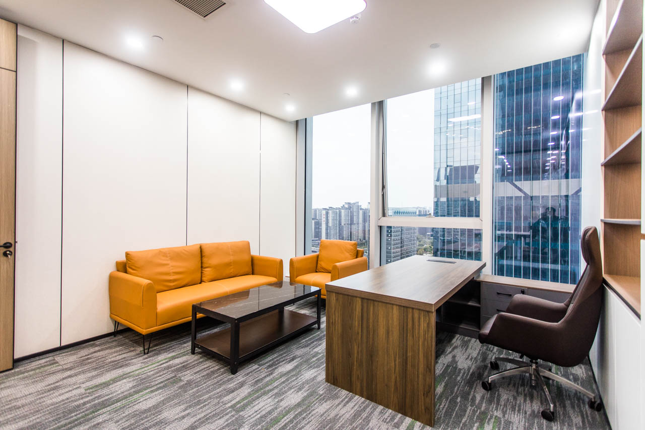 南宁环球金融中心99平1+8工位