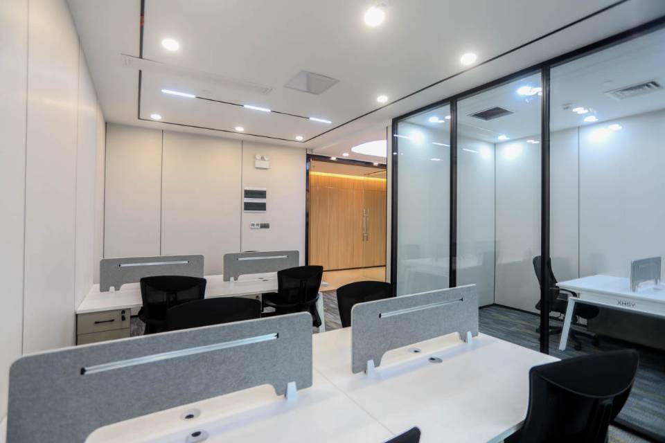 南宁环球金融中心T2栋122平2+8工位