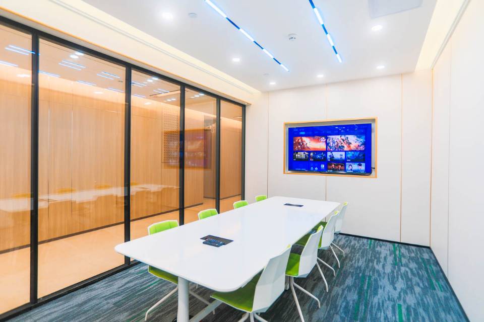 南宁环球金融中心T2栋122平2+8工位