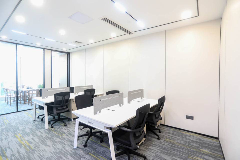 南宁环球金融中心T2栋122平2+8工位