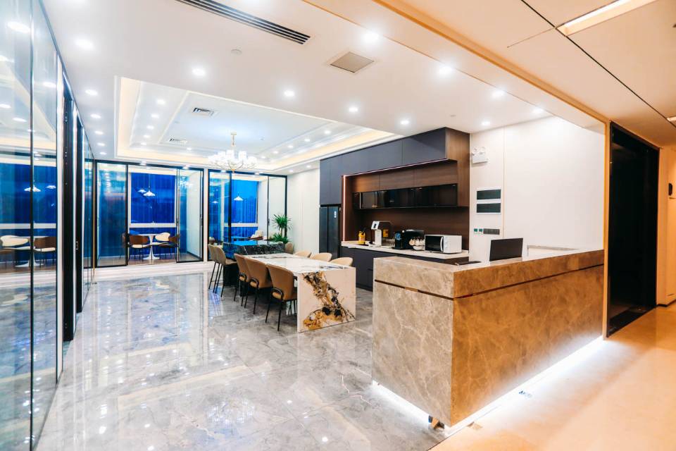 南宁环球金融中心T2栋122平2+8工位