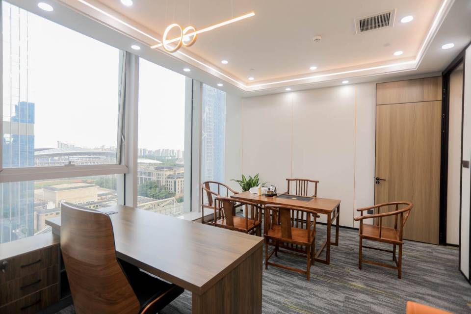 南宁环球金融中心T2栋122平2+8工位