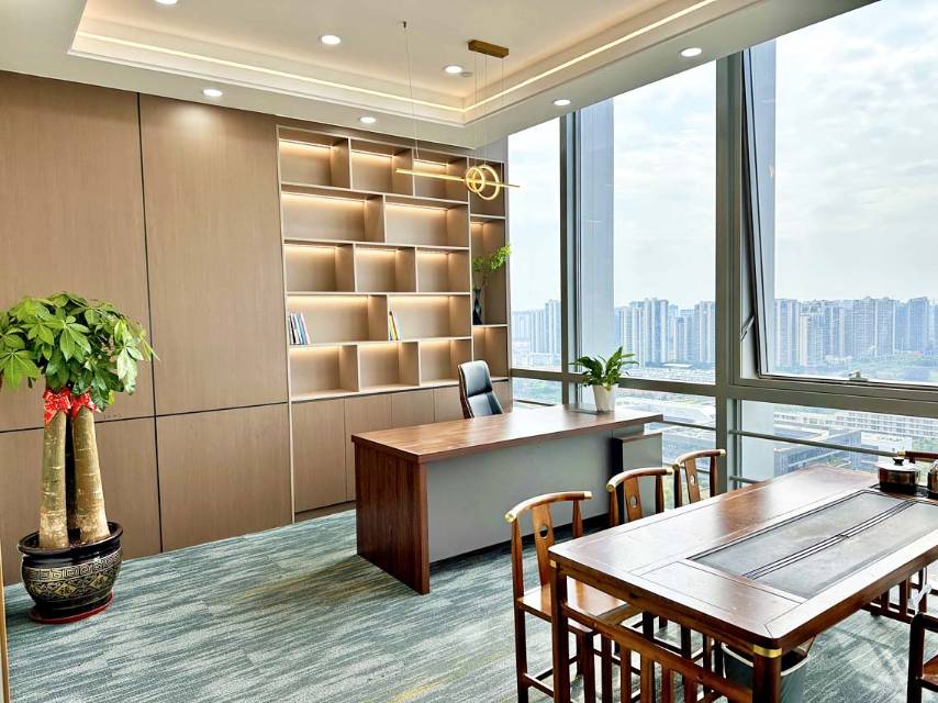 正南朝向 户型方正 7隔间＋20工位 看五象湖