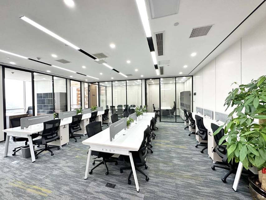 正南朝向 户型方正 7隔间＋20工位 看五象湖