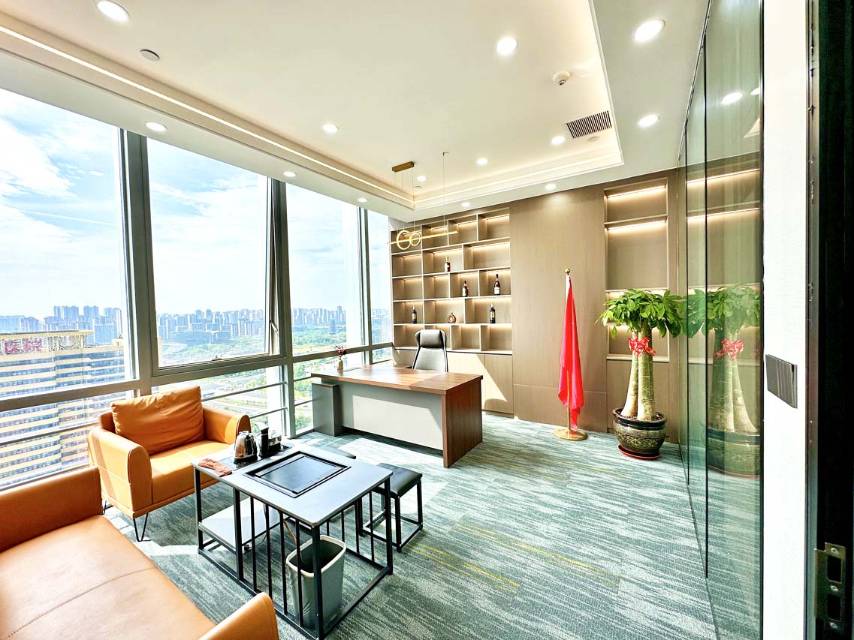 正南朝向 户型方正 7隔间＋20工位 看五象湖