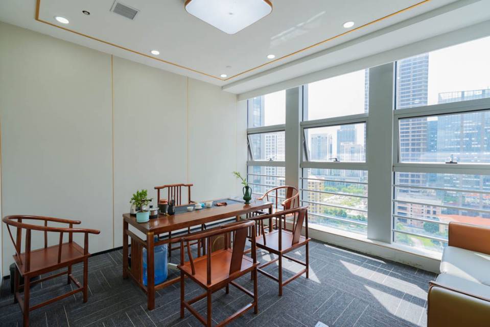 碧园中心A座1408号 193.32平