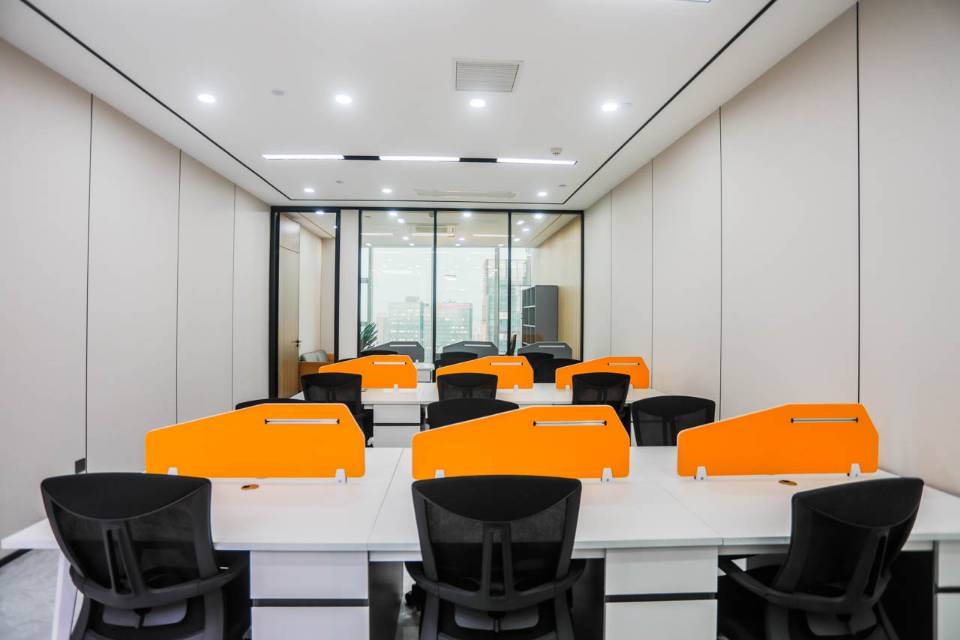 阳光金融大厦2211号108平