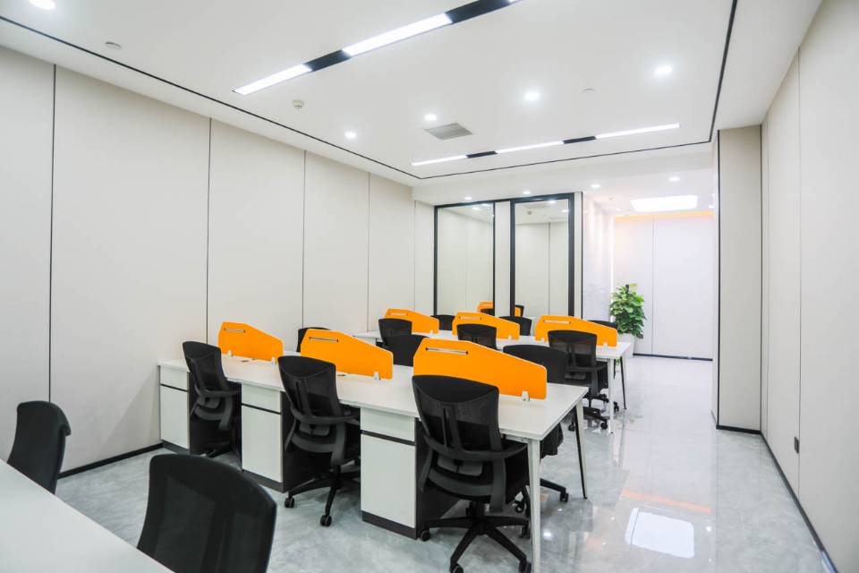 阳光金融大厦2211号108平