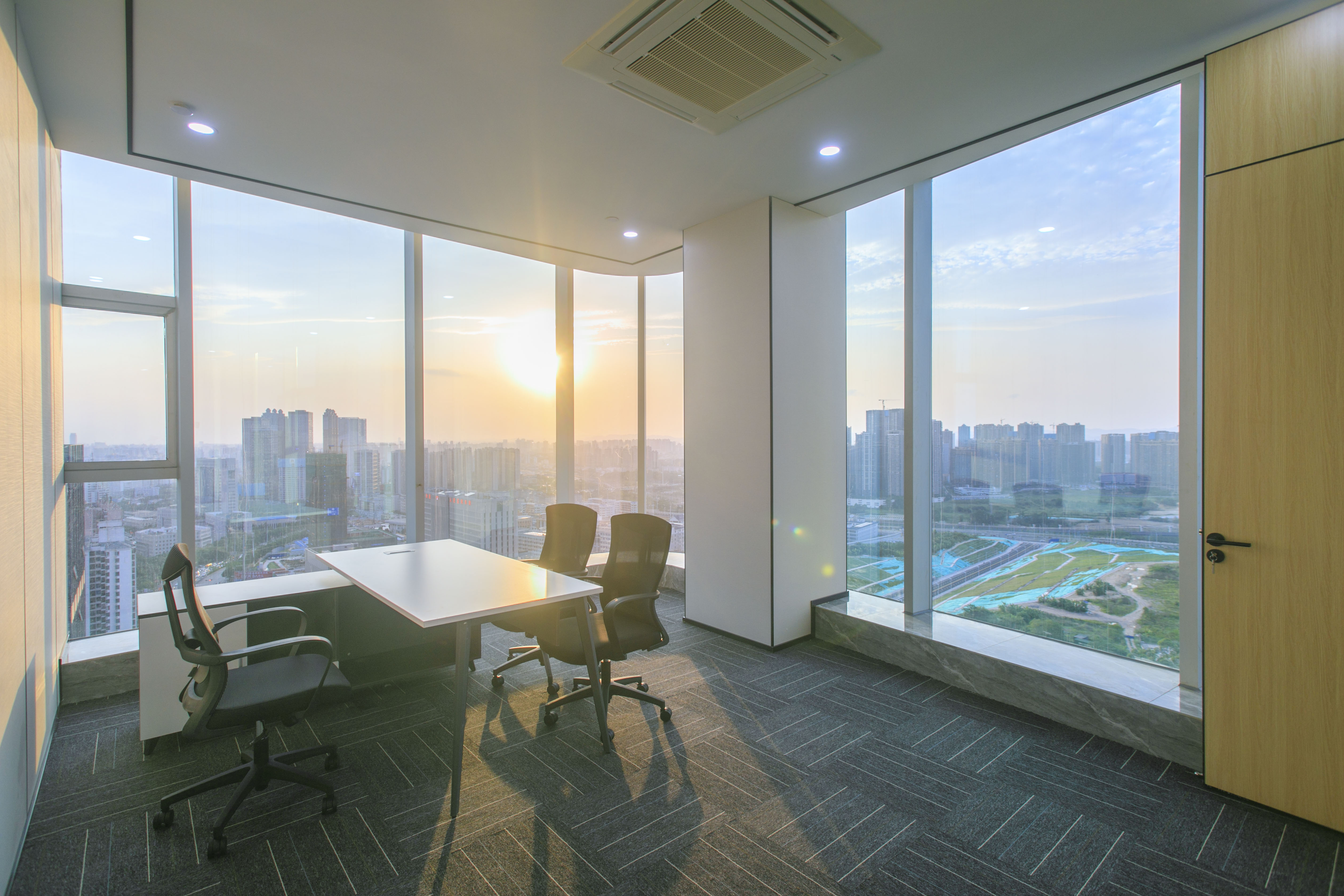 阳光金融大厦2305号306平